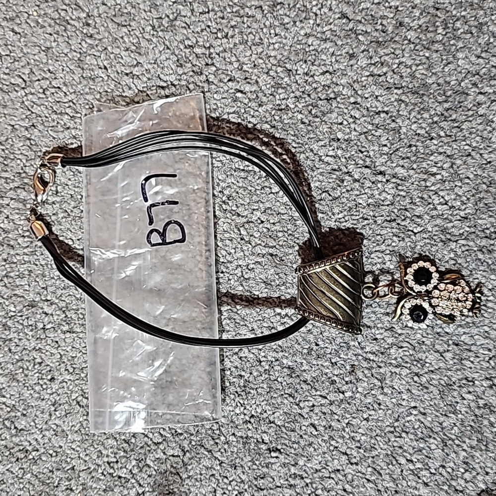 NECKLACE WITH OWL ACCENT